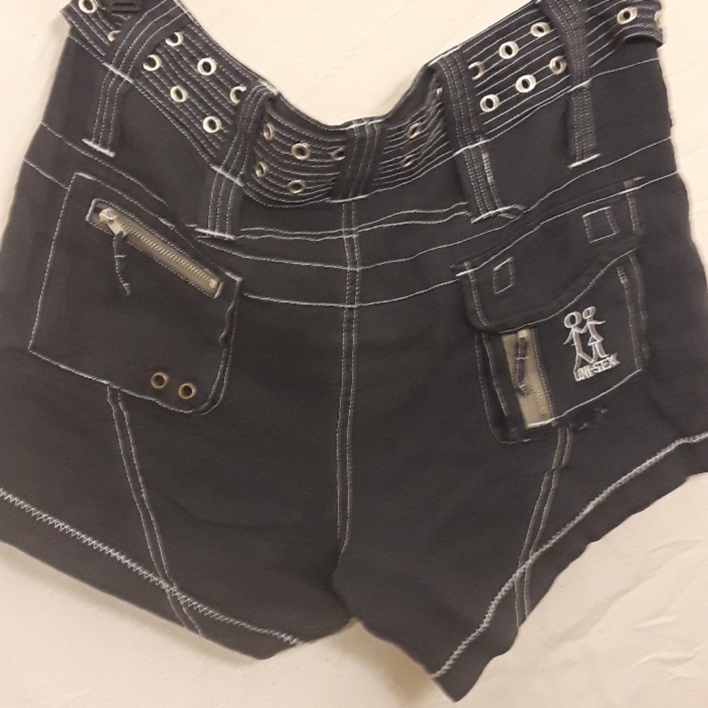 Shorts - Picture 3 of 3